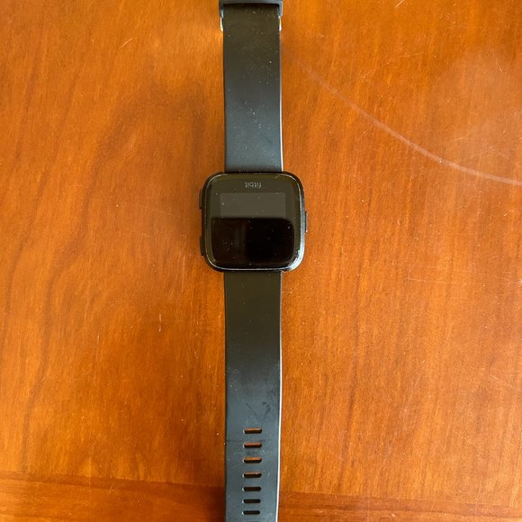 Fitbit Versa - Picture 2 of 4